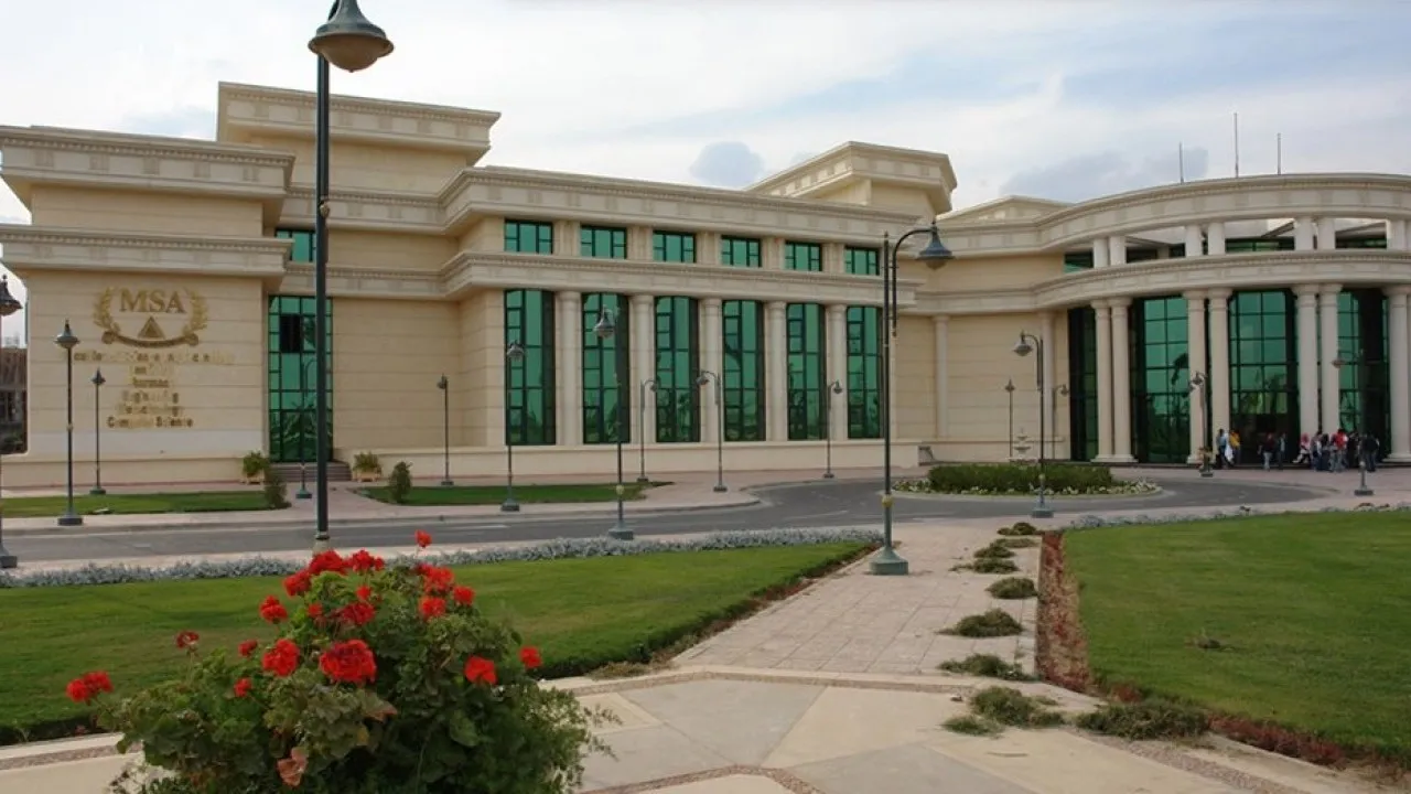 رسوم جامعة مصر للعلوم والتكنولوجيا لغير المصريين