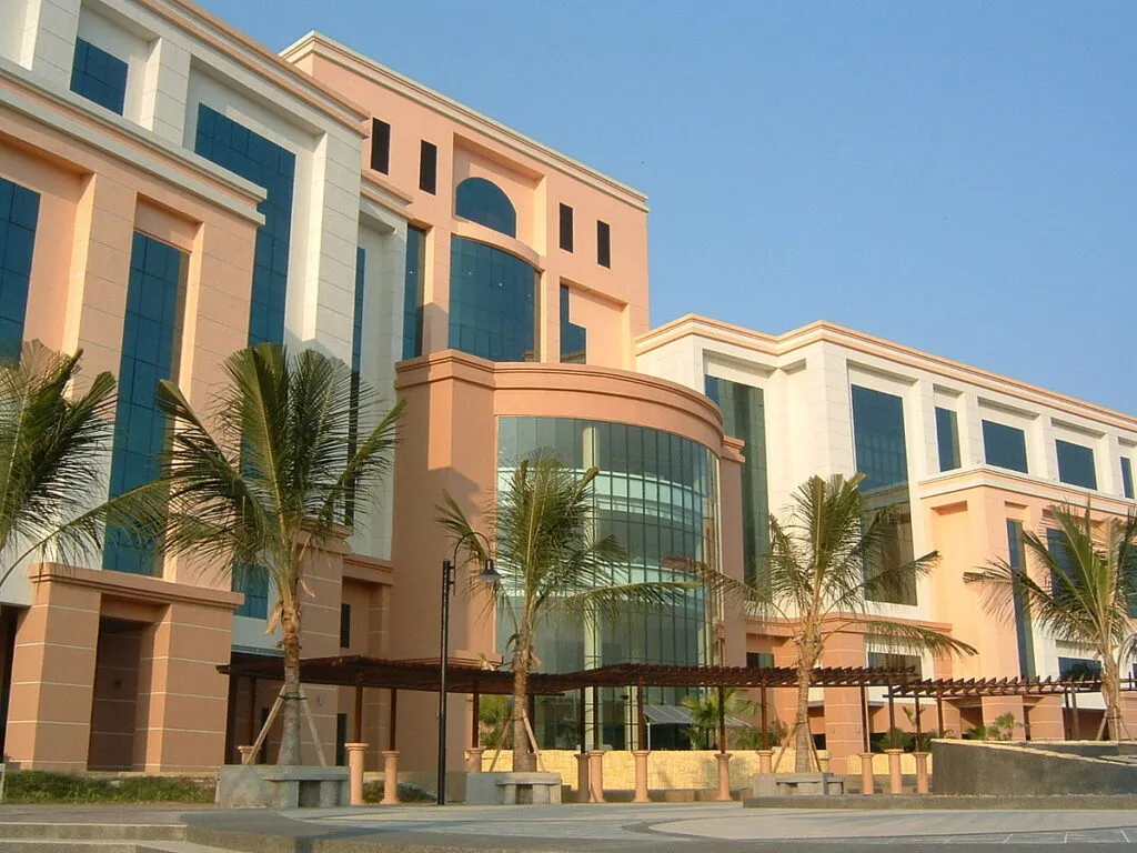 مصاريف الجامعة الحديثة للتكنولوجيا والمعلومات